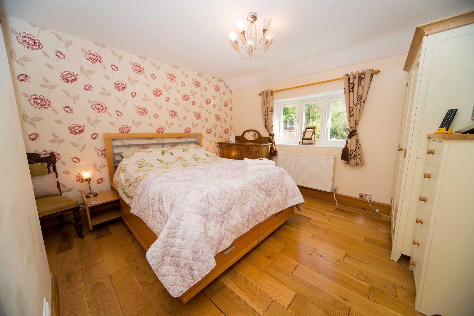 Stunning Countryside Views & Private Balcony! Cozy Room, 3 Miles To Lyme Regis - Free Parking & Wifi Axminster Eksteriør bilde