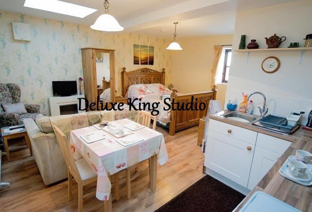Stunning Countryside Views & Private Balcony! Cozy Room, 3 Miles To Lyme Regis - Free Parking & Wifi Axminster Eksteriør bilde