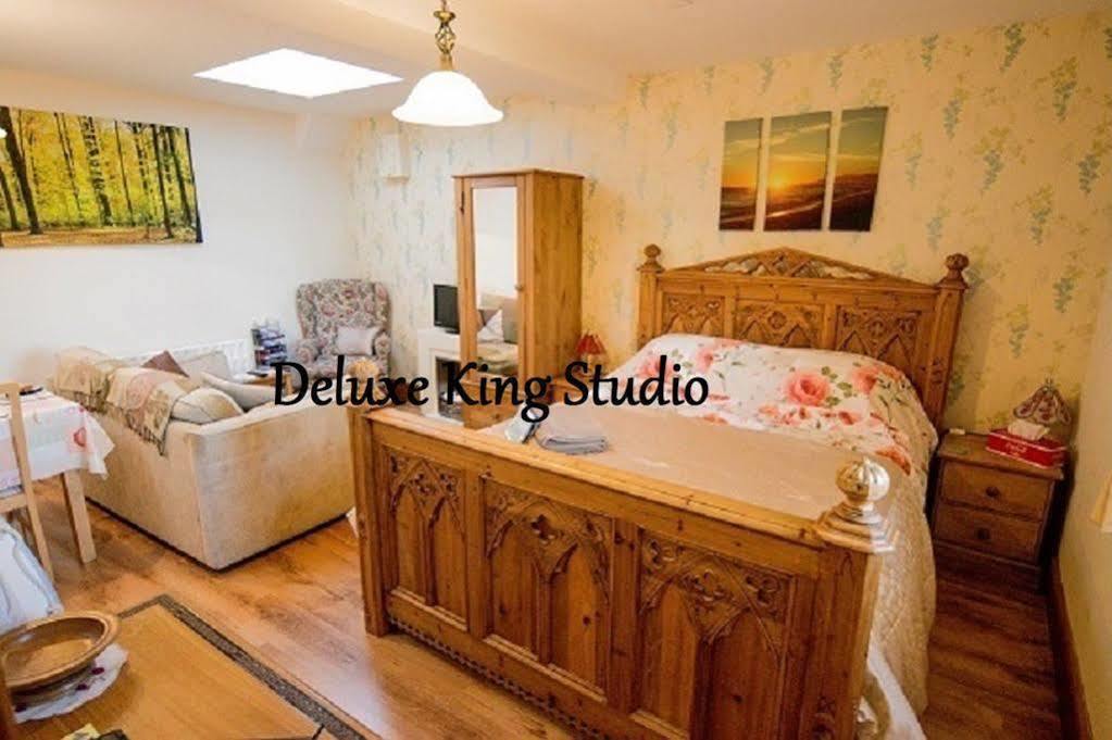 Stunning Countryside Views & Private Balcony! Cozy Room, 3 Miles To Lyme Regis - Free Parking & Wifi Axminster Eksteriør bilde