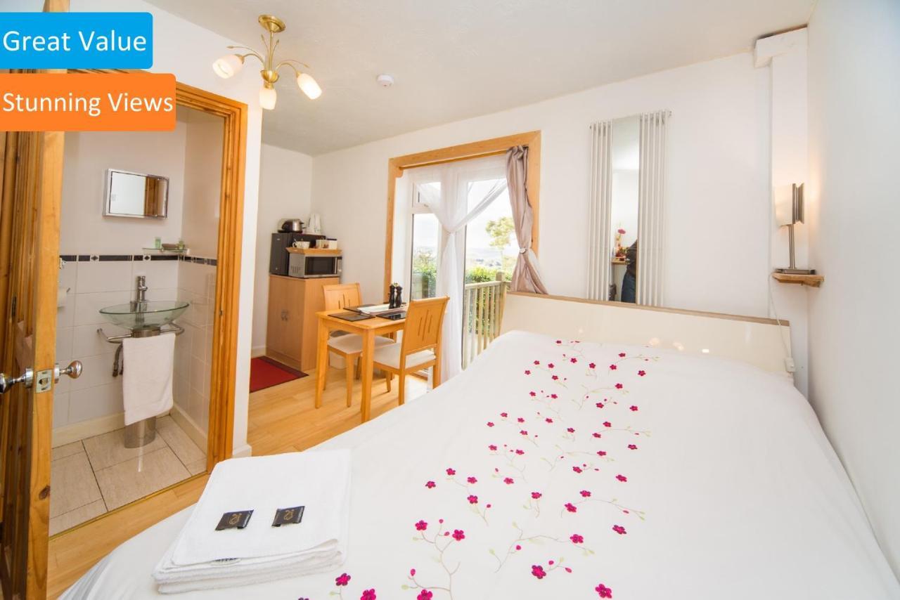 Stunning Countryside Views & Private Balcony! Cozy Room, 3 Miles To Lyme Regis - Free Parking & Wifi Axminster Eksteriør bilde